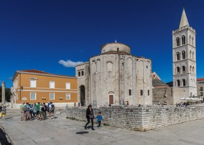 Crkva Svetog Donata, rimski Forum i zvonik u Zadru u blizini smještaja Villa JoMaNi Bibinje