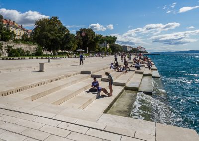 Morske orgulje u Zadru i kamene stepenice uz more u blizini Vile JoMaNi Bibinje